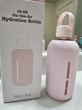 Blush Teas 19 oz On-the-Go Hydration Bottle - Pink
